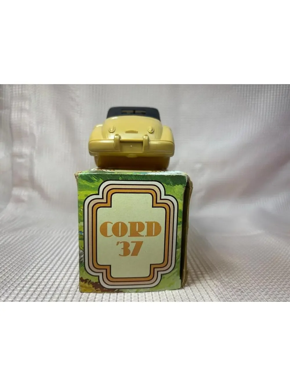 261 - Vintage AVON CORD '37 CAR After Shave Decanter With Original Box - FULL